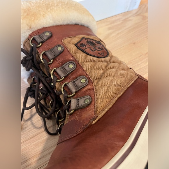 UGG Leather Tall Boot with Lambs Fur. 7M winter snow boots - Picture 10 of 15